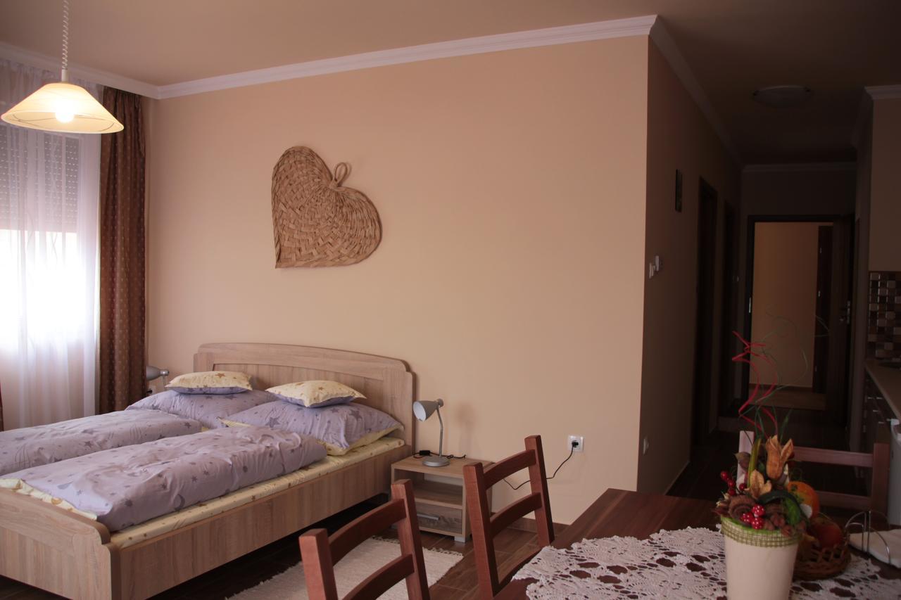 Imola Es Andrea Apartmanhaz 2 Hajduszoboszlo Bagian luar foto