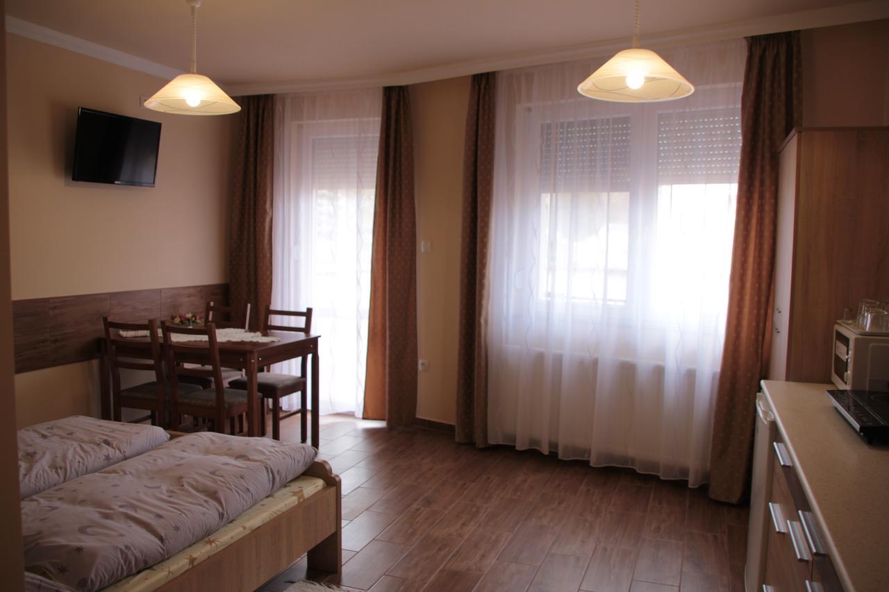 Imola Es Andrea Apartmanhaz 2 Hajduszoboszlo Bagian luar foto