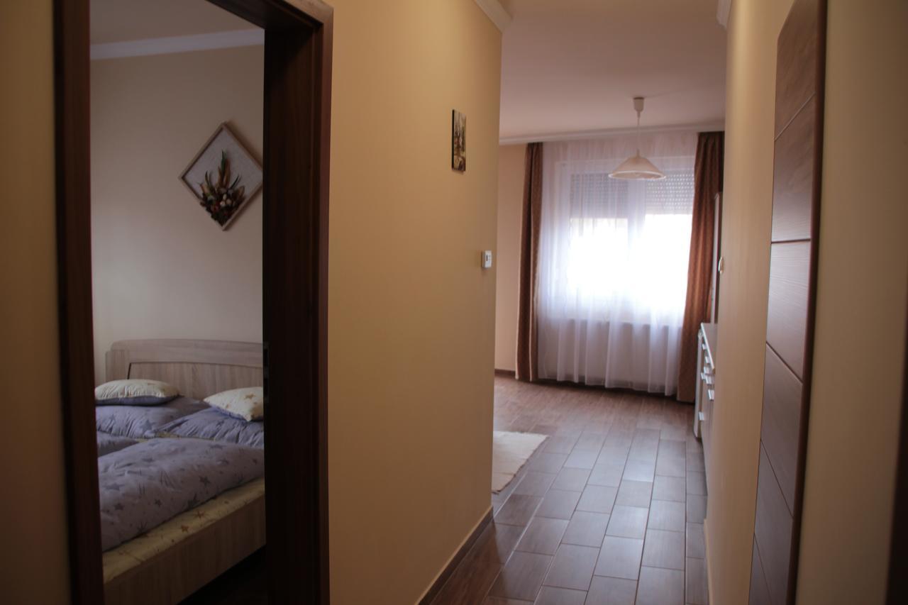 Imola Es Andrea Apartmanhaz 2 Hajduszoboszlo Bagian luar foto