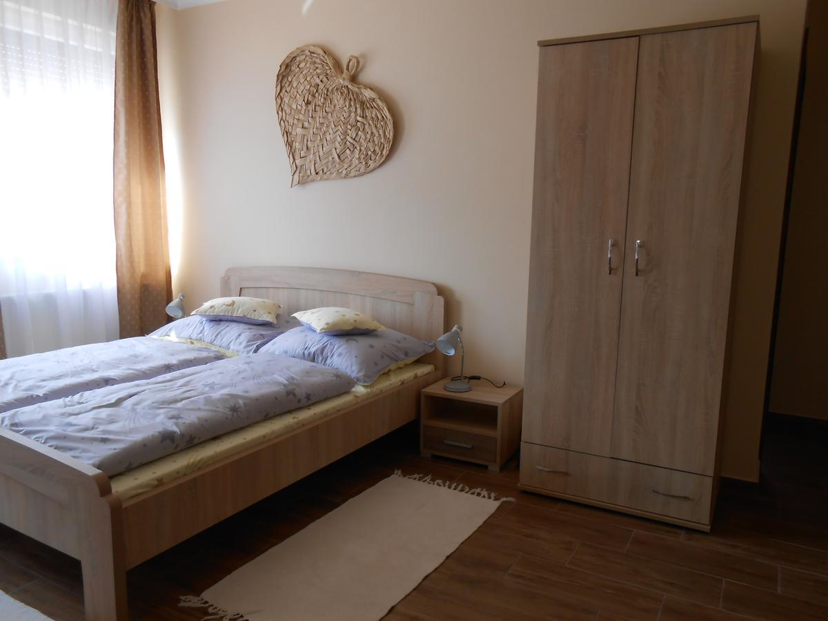 Imola Es Andrea Apartmanhaz 2 Hajduszoboszlo Bagian luar foto