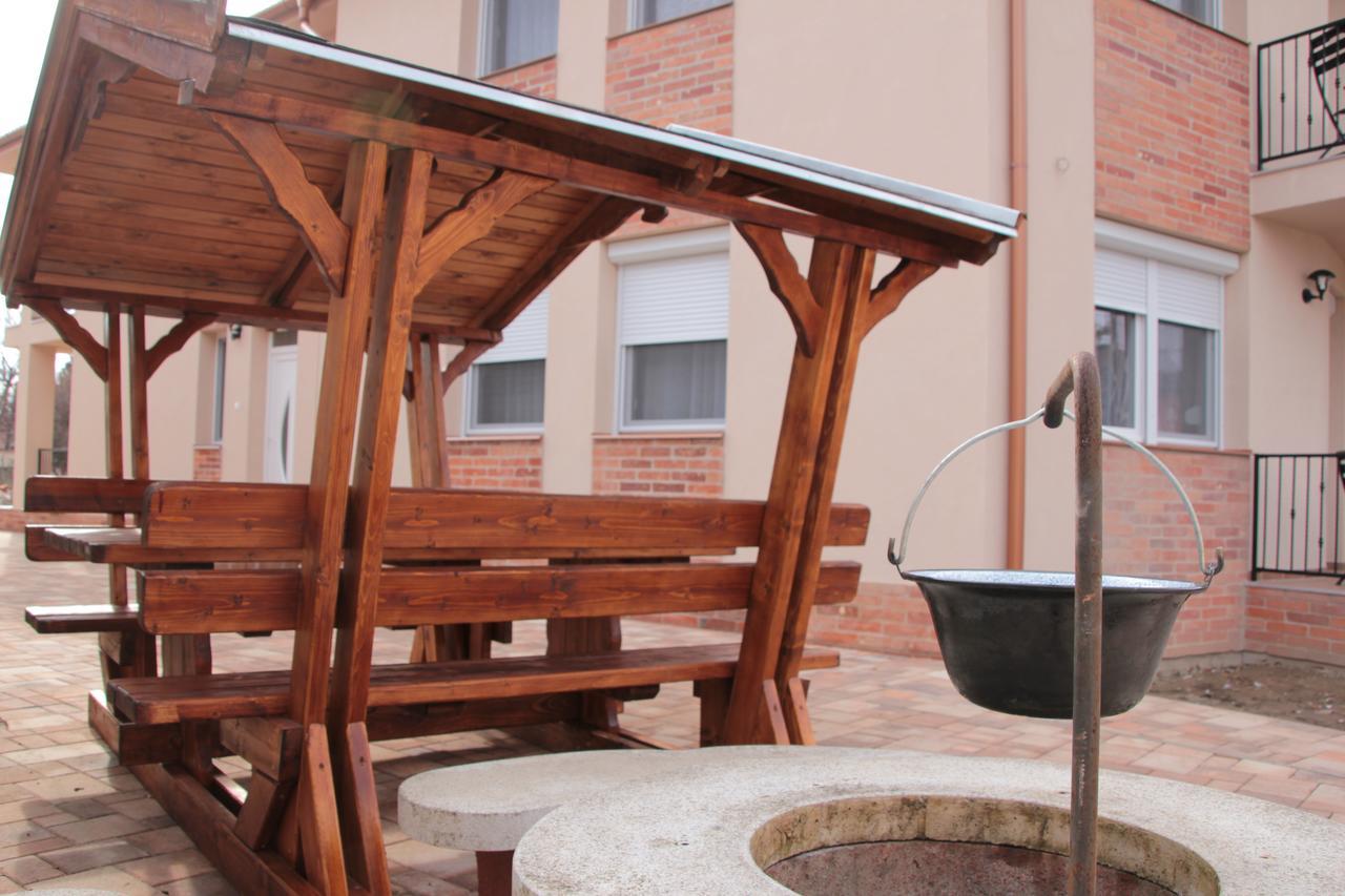 Imola Es Andrea Apartmanhaz 2 Hajduszoboszlo Bagian luar foto