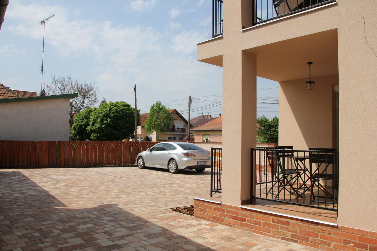 Imola Es Andrea Apartmanhaz 2 Hajduszoboszlo Bagian luar foto